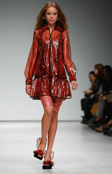 london-fashion-week-spring-summer-2009-emma-cook-plastic-dress london fashion week spring summer 2009 emma cook plastic dress London Fashion Week Spring/Summer 2009: Ready for Vacations