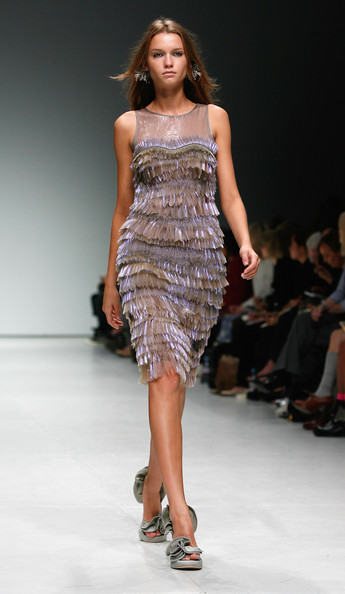 london-fashion-week-spring-summer-2009-emma-cook-sequin-dress london fashion week spring summer 2009 emma cook sequin dress London Fashion Week Spring/Summer 2009: Ready for Vacations