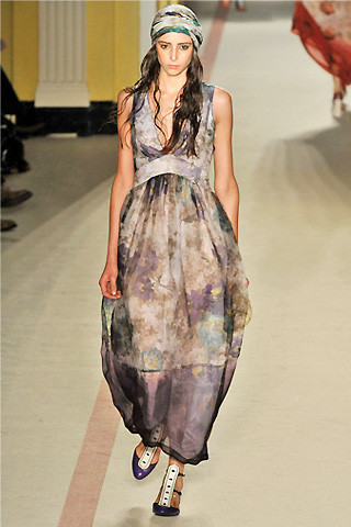 london-fashion-week-spring-summer-2009-paul-smith-cloud-dress london fashion week spring summer 2009 paul smith cloud dress1 London Fashion Week Spring/Summer 2009: Ready for Vacations