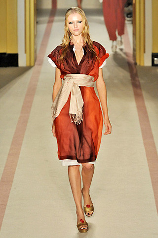 london-fashion-week-spring-summer-2009-paul-smith-red-dress london fashion week spring summer 2009 paul smith red dress London Fashion Week Spring/Summer 2009: Ready for Vacations