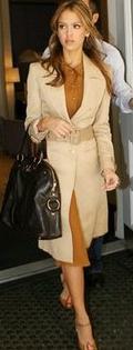 yves saint laurent muse jessica alba What Is An ‘It Bag’?