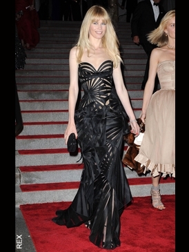 Met Ball 2009 Claudia Schiffer Sexy Versace Gown met ball claudia schiffer Met Ball 2009 Red Carpet Gowns