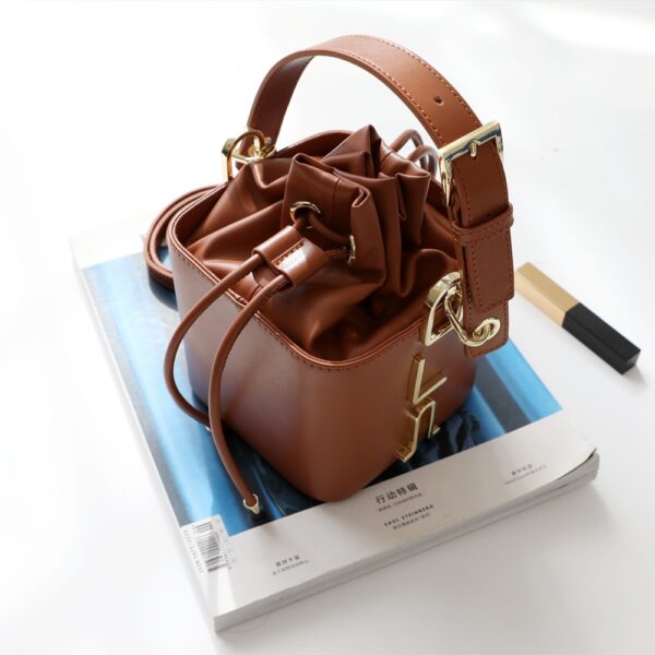 Chic Leather Square Bucket Bag: The Ultimate Spring/Summer Shoulder Companion 4